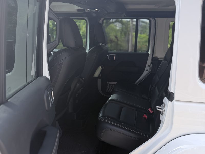 2023 Jeep Wrangler Unlimited | 15,000 km | White | $218,000 ECD